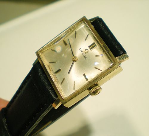 circa 1960, Ladies watch in 14ct gold