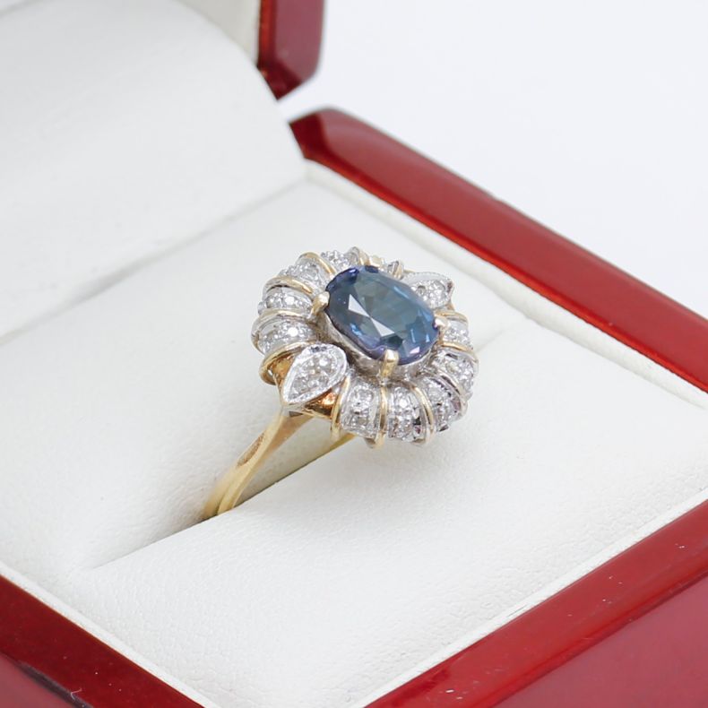 Stunning Vintage Sapphire Ring 