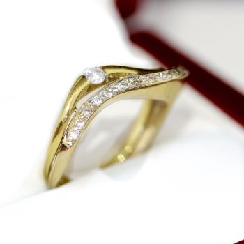 Anniversary ring in 18ct gold wave style band with brilliant cut Diamonds.