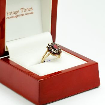 Antique Garnet Ring in Yellow Gold with Oval Shaped Garnet, Dress Ring