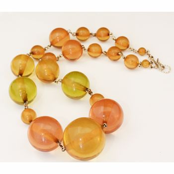 Amazing Vintage Bakelite necklace, with large coloured translucent beads.