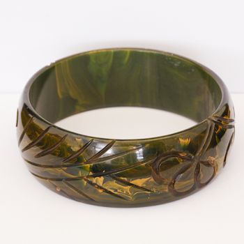 Lovely Deco muted marbled deep Green Bakelite bangle, with floral carving.