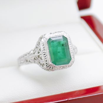 Vintage Emerald Filigree Engagement Ring set in White Gold