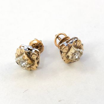 Antique earrings in yellow gold