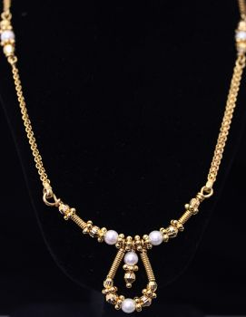 Beautiful rare vintage 22ct yellow gold and cultured pearl necklet.