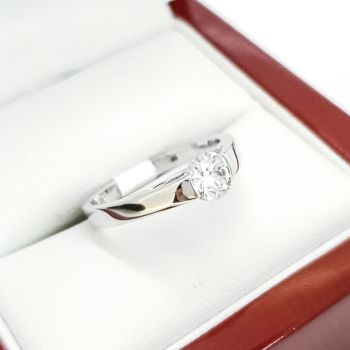 Estate Jewellery, Engagement Ring with a certified high quality, VS/G GIA Diamond