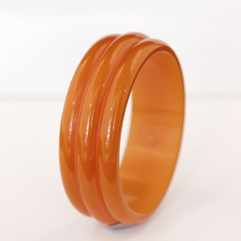 Art Deco Orange ribbed Bakelite Bangle.  Carved Art Deco Bangle.