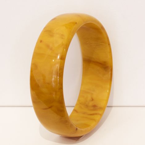 Beautiful marbled Art Deco Butterscotch Bakelite bangle.  