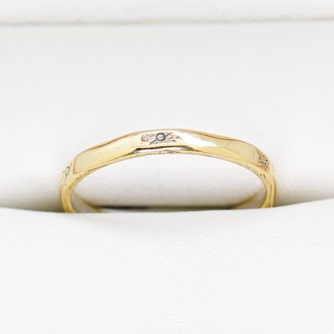 Art Deco Gold Wedding Band with Engraved Circle Motif