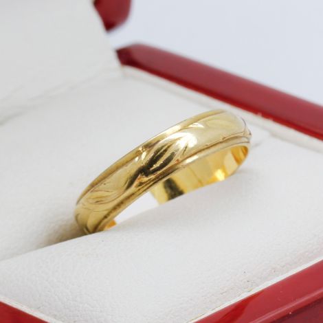 Vintage Engraved Gold Wedding Band Ring