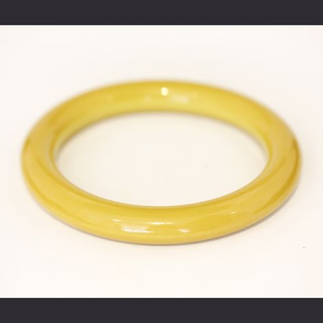 Lovely Art Deco era round edged Bakelite bangle in Mustard yellow