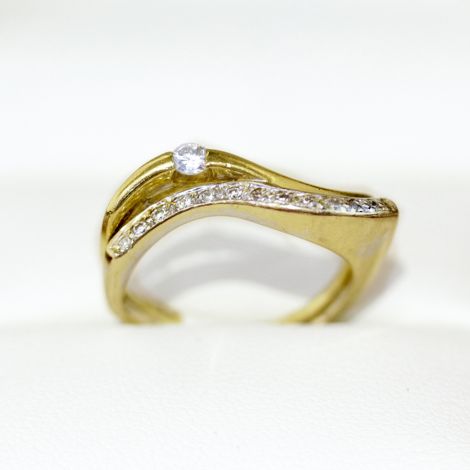 Anniversary ring in 18ct gold wave style band with brilliant cut Diamonds.