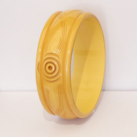 Vintage Deco Butterscotch Bakelite Bangle, with carved  line design. 